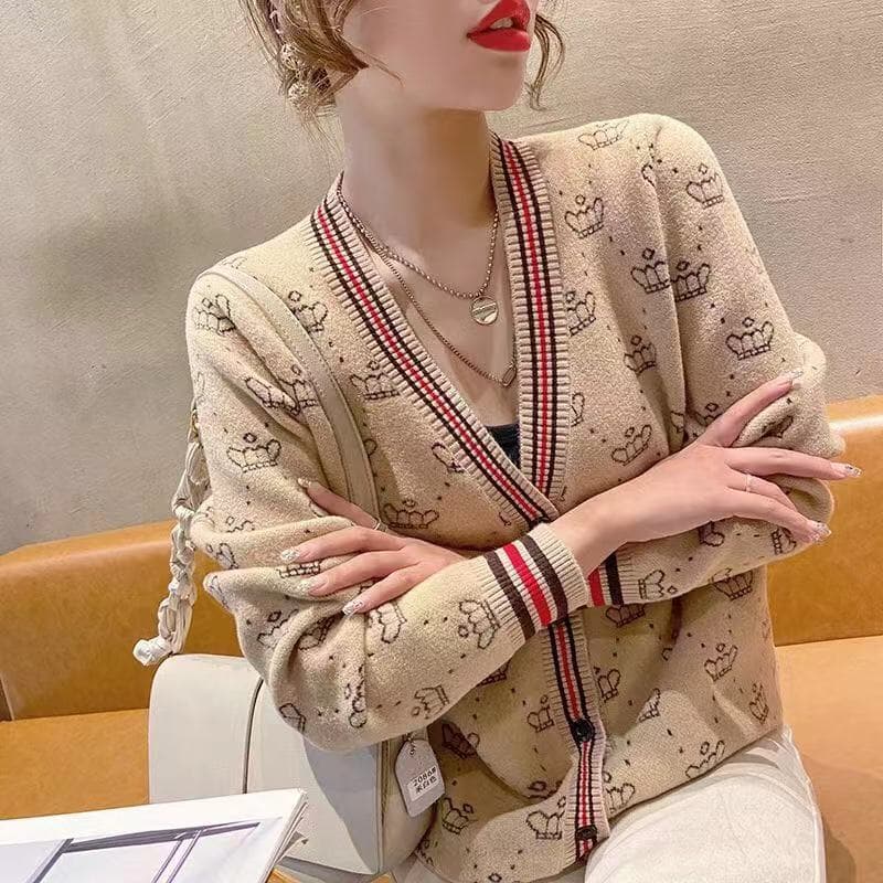 ニットカーディガン 王冠刺繍モヘアニットカーディガン